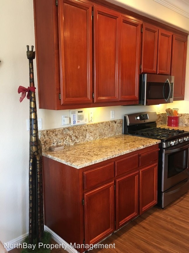 Building Photo - 2 br, 2.5 bath House - 2858 Pearblossom Dr