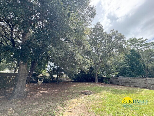 Building Photo - Beautiful 3-Bedroom Home in Navarre, Inclu...