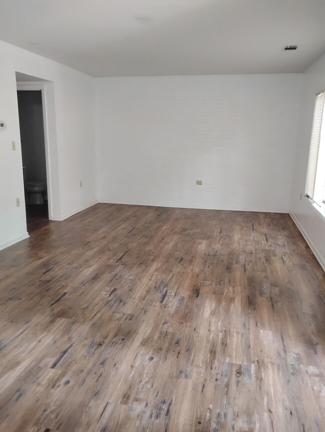 Living and dining room - 334 Shenandoah Cir