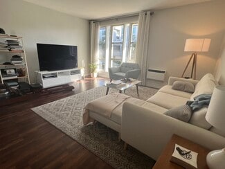 Two bedroom living area - 1730 Glendon Ave
