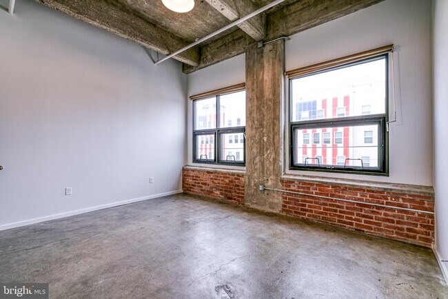 Building Photo - 4800 Brown St