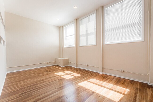 Foto del edificio - 2120 W Grand Ave