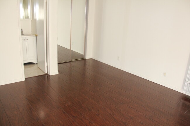 Building Photo - 2010 Pacific Ave