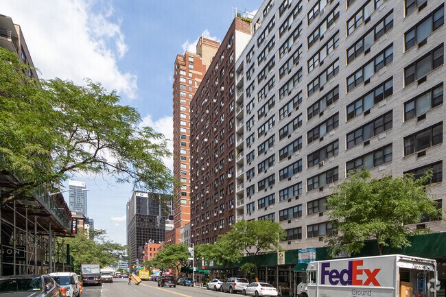 Foto del edificio - 457 W 57th St