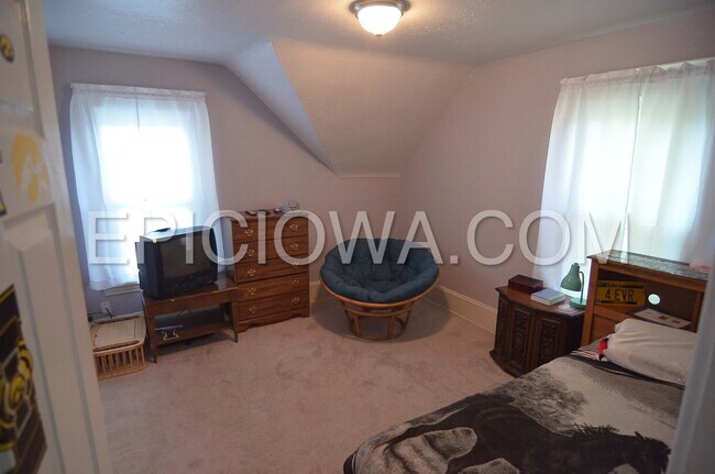 Foto del edificio - 818 10th Ave SW