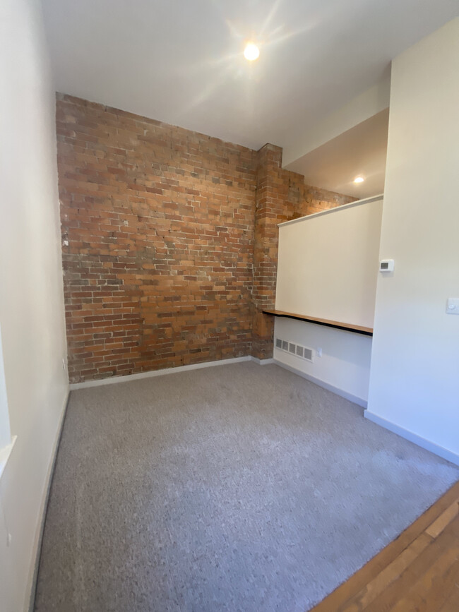 Entry/Dining area - 2638 Bellevue Ave
