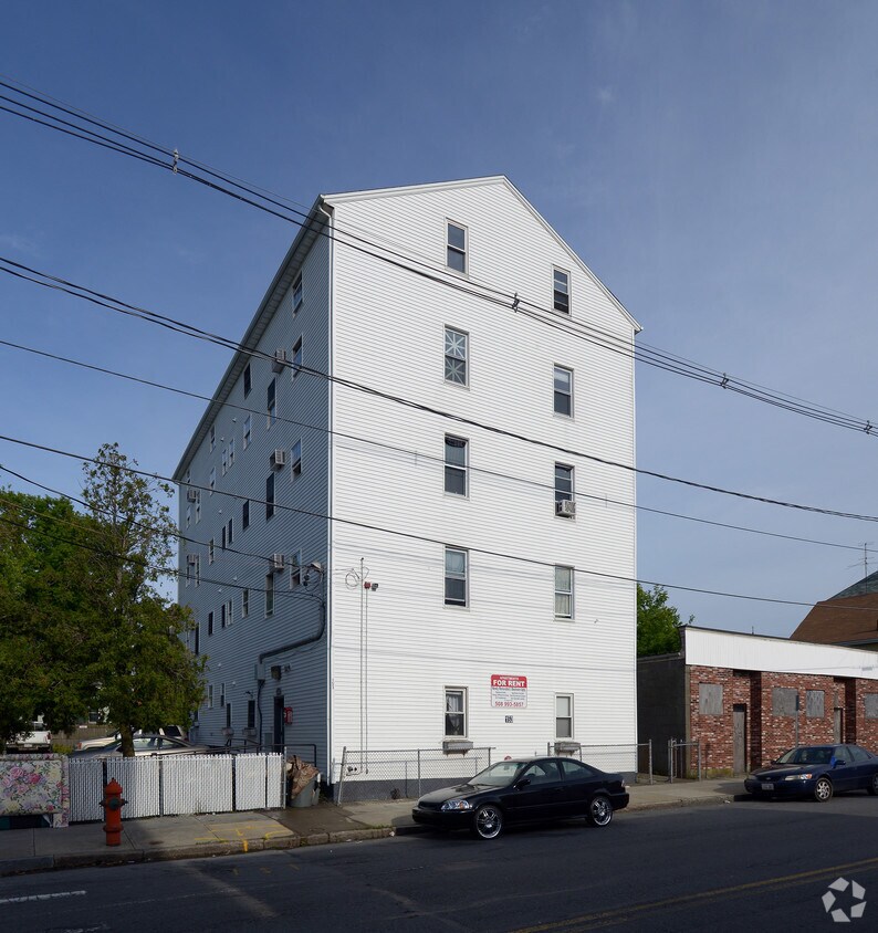 Building Photo - 153 Belleville Ave
