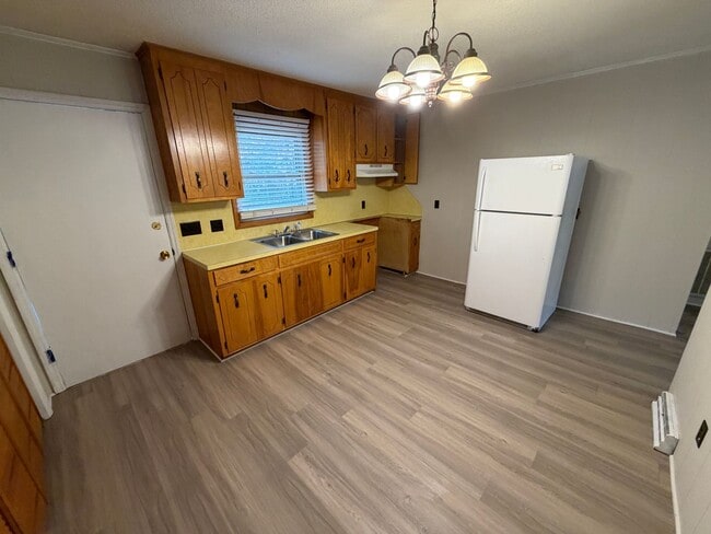 Building Photo - 823 Bostian Rd