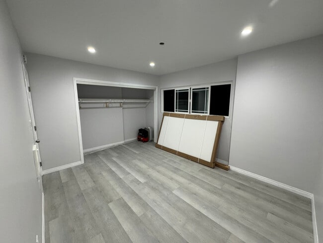 Building Photo - 912 E Artesia Blvd