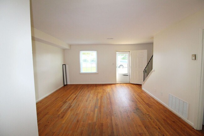 Building Photo - 1331 Devon Ln