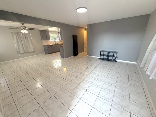 Photo - 1503 W Adams Blvd Townhome