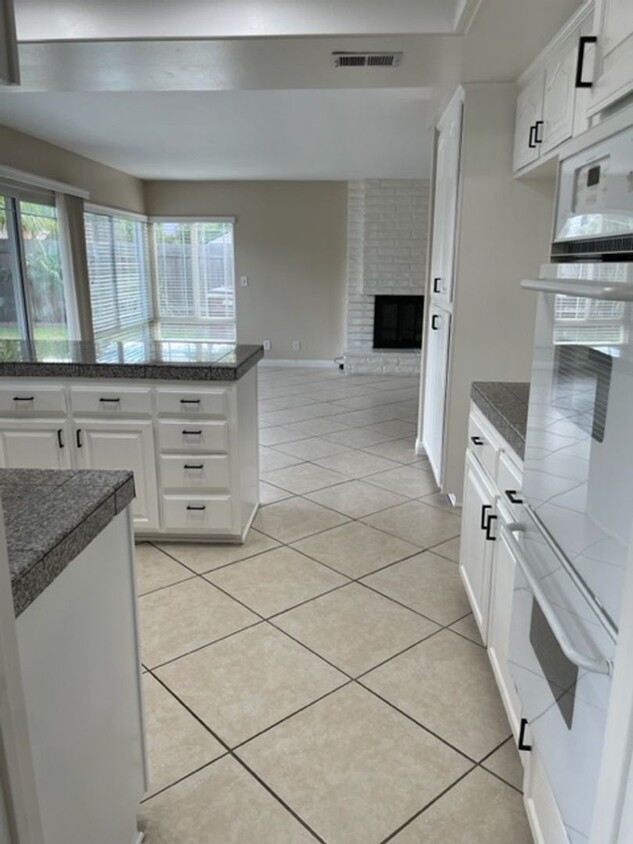 Primary Photo - Beautiful 4 Bedroom Home in Huntington Beach