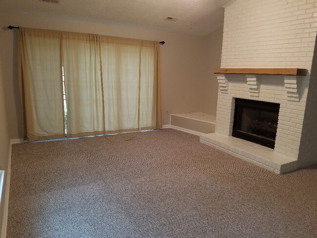Building Photo - 1555 Hunt Club Ct