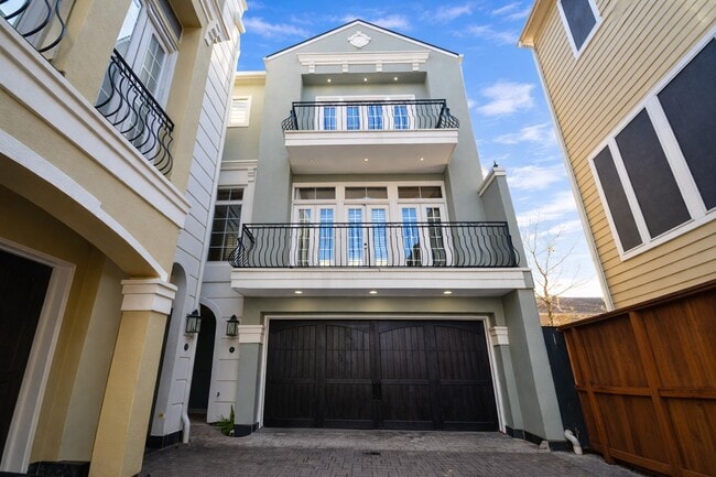 Foto del edificio - 1818 Binz St