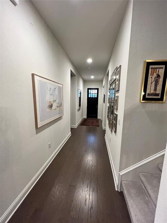 Building Photo - Circle C Subdivision / 4 bedroom, 2.5 baths, 2.5 car garage / Ref, Washer & Dryer Stay / Beautifu...