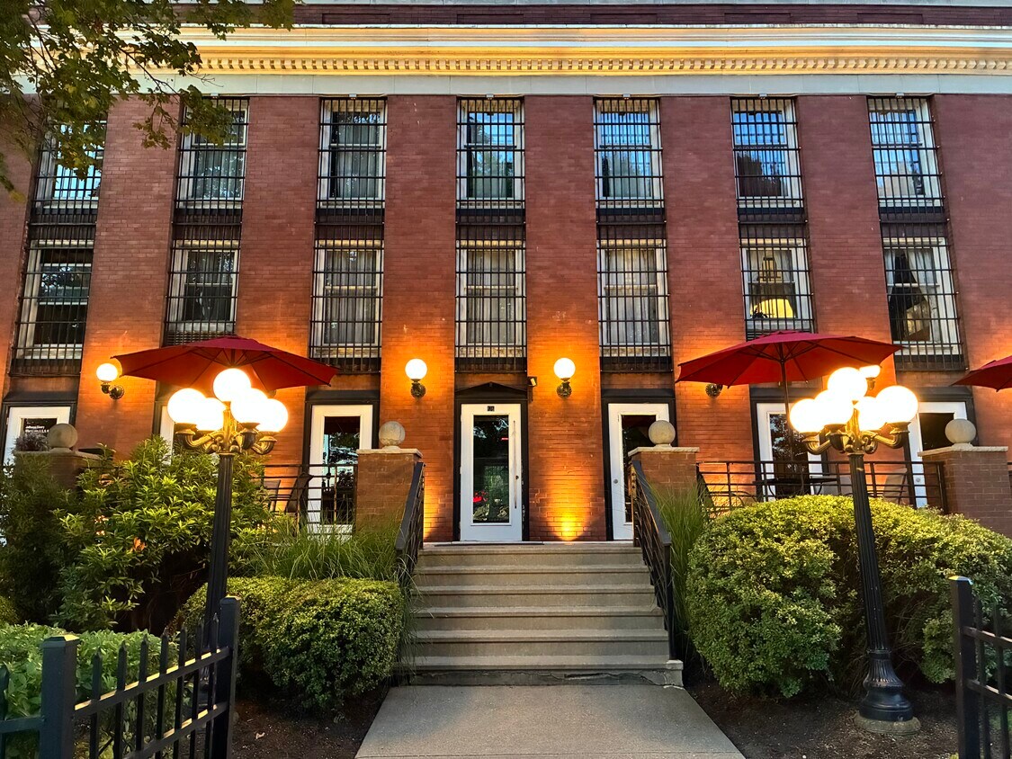 Foto principal - Jailhouse & Sheriff's Apartments 176 Main St.