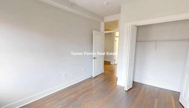 Building Photo - 61 Park Dr
