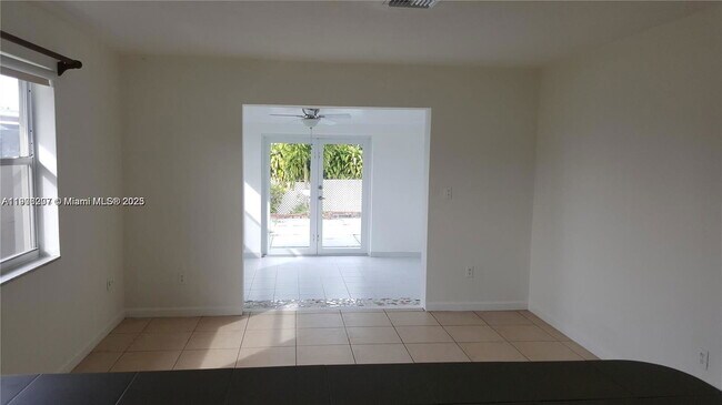 Foto del edificio - 3689 NW 14th St