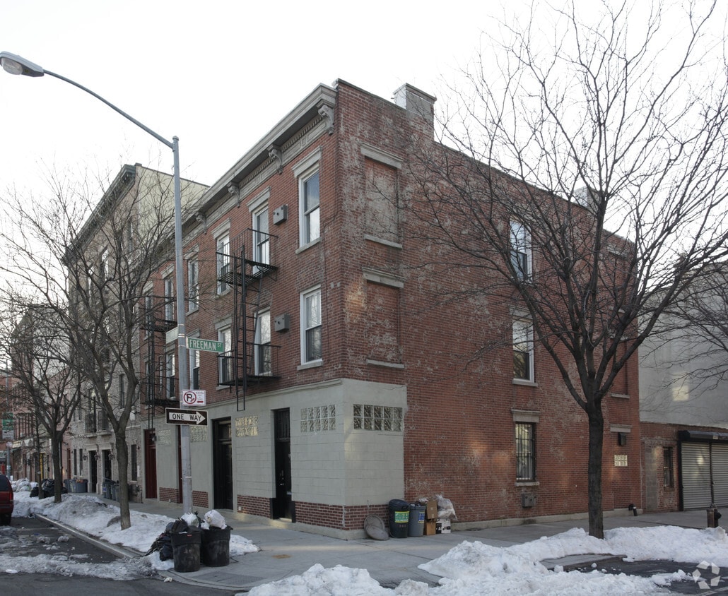 Primary Photo - 207-209 Franklin St