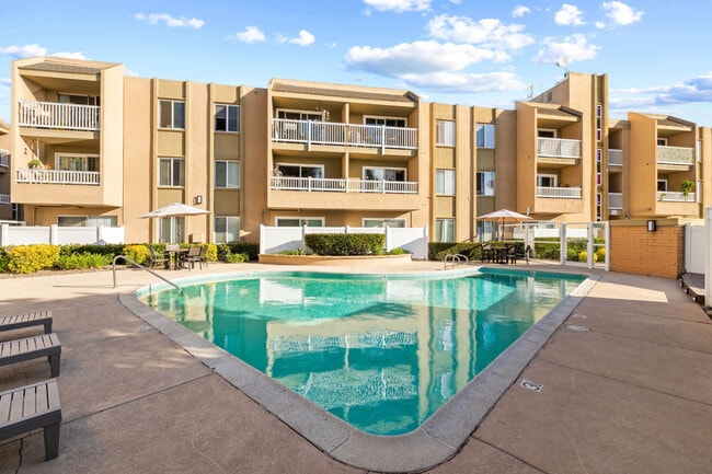 Foto del edificio - 3030 Suncrest Dr