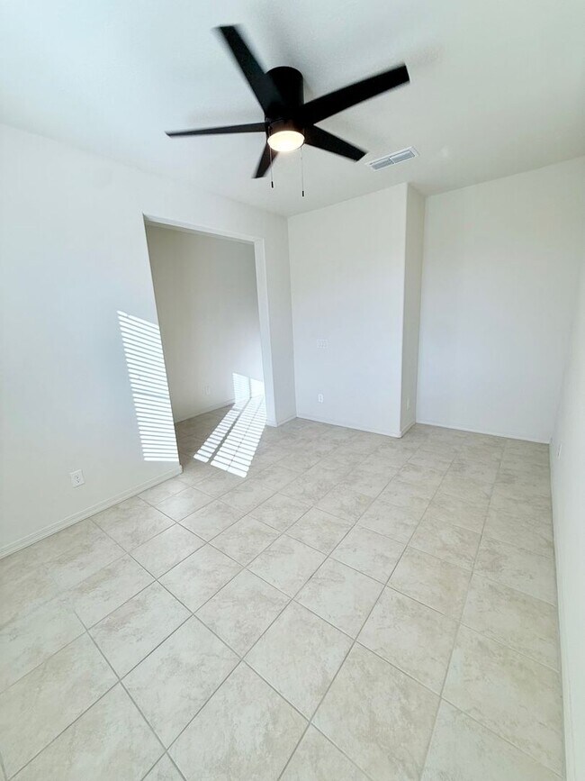 Building Photo - BEAUTIFUL Home in San Tan Valley with Mountain View’s! A Must See!