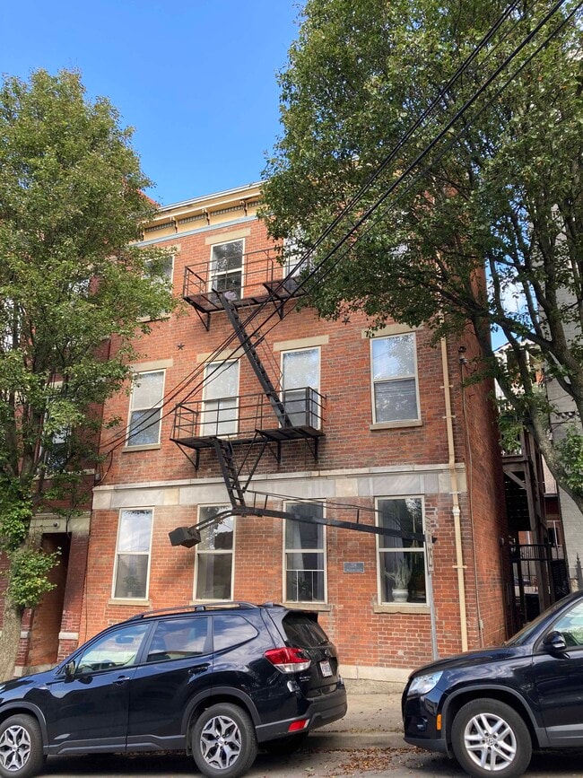 Building Photo - 318 Mulberry St