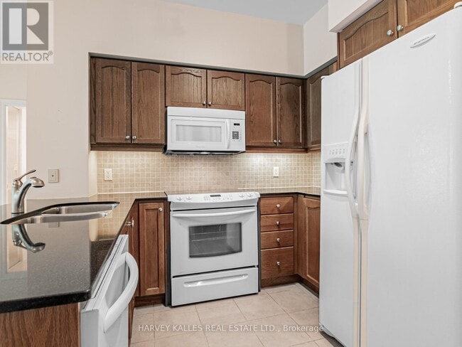 Building Photo - 319 Merton St