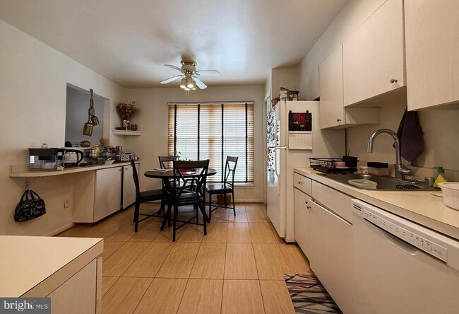 Building Photo - 7136 Swansong Wy