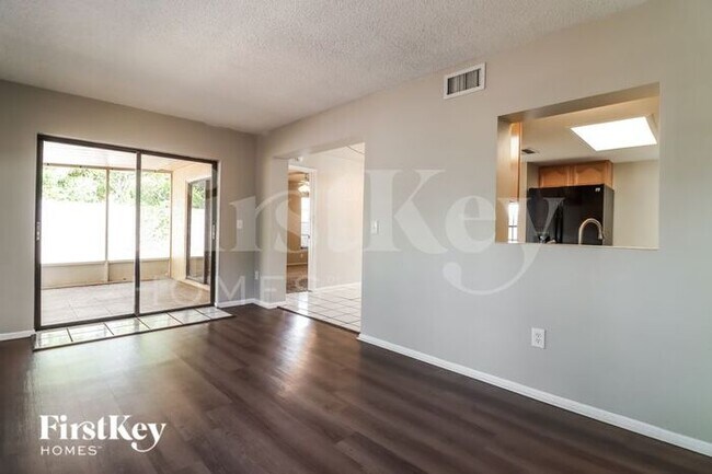 Building Photo - 1117 Jambalana Dr