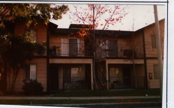 Foto principal - 126-128 W Electric Ave