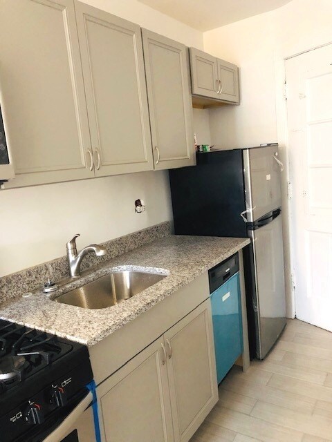 Foto del edificio - 5941 N Winthrop Ave