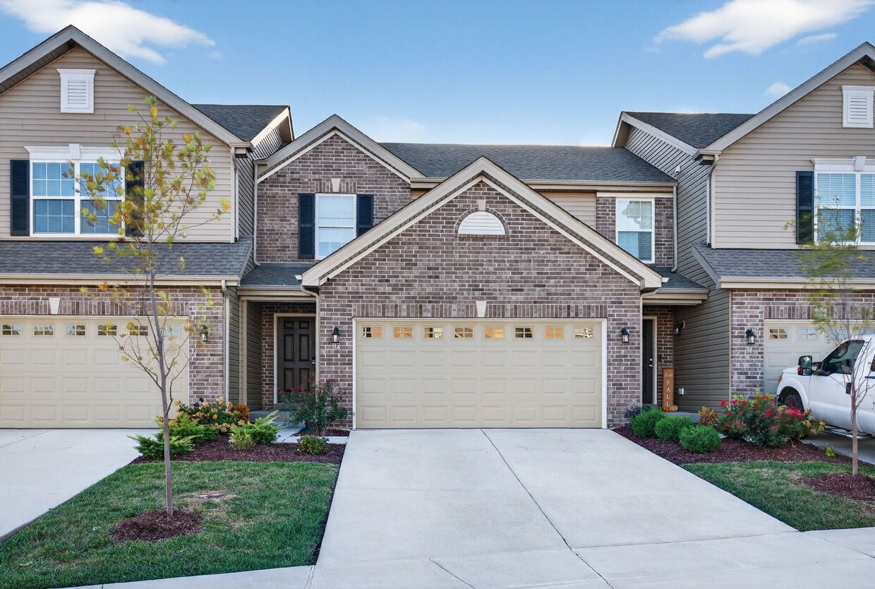Foto principal - Modern 2-Bedroom Townhome