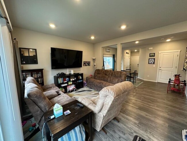Foto del edificio - Large Bremerton Townhome