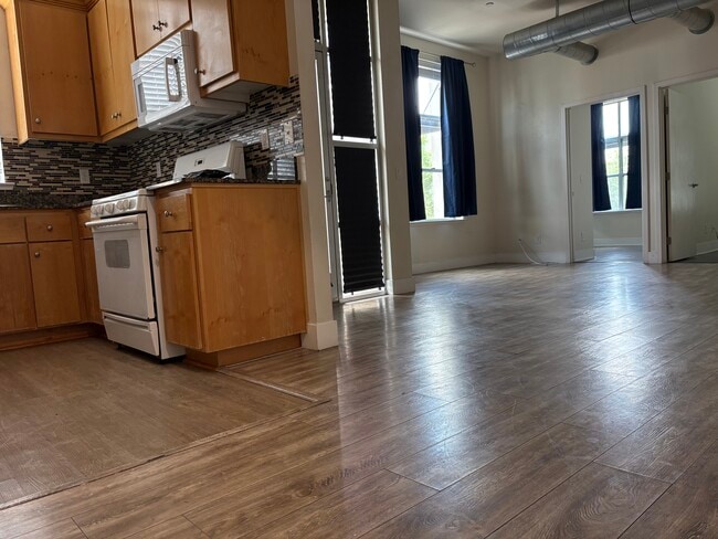 Entry - 289 3rd St