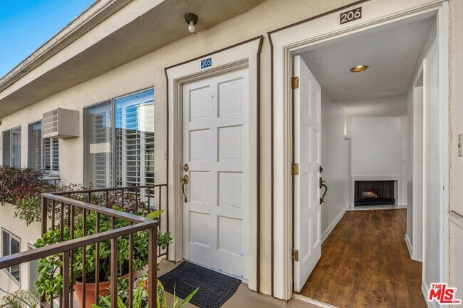 Foto del edificio - 1951 Malcolm Ave