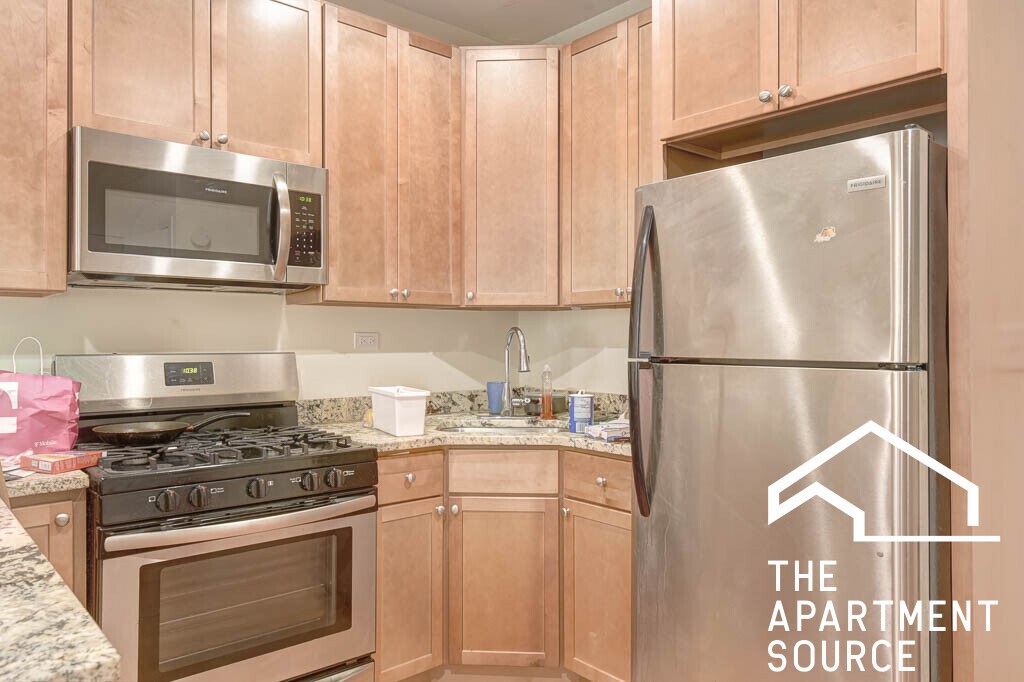 Foto principal - 5205 W Belmont Ave