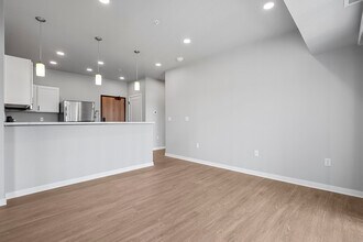 Building Photo - Center Stage