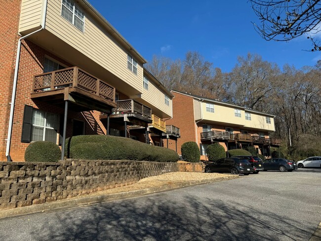 PETS CONDITIONAL + FURNISHED OPTION - Cute Sleepy Hollow Flats-Style Condo! - PETS CONDITIONAL + FURNISHED OPTION - Cute Sleepy Hollow Flats-Style Condo!