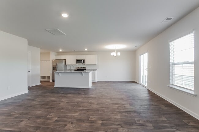 Building Photo - 165 King Buck Dr