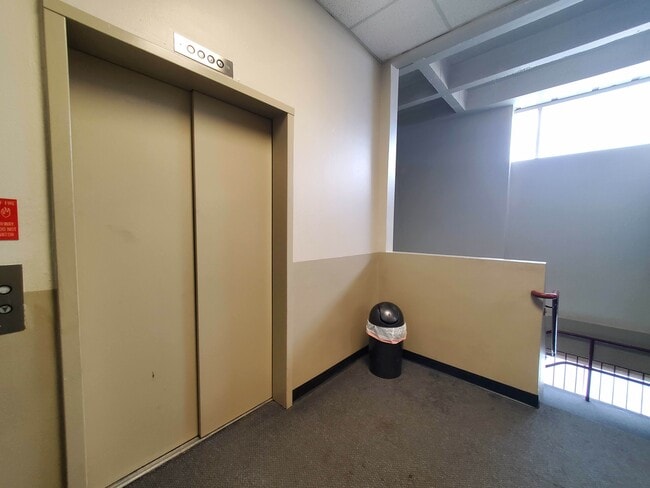 Building Photo - 211 10th St