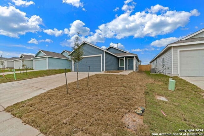 Building Photo - 731 Grey Dove Trl