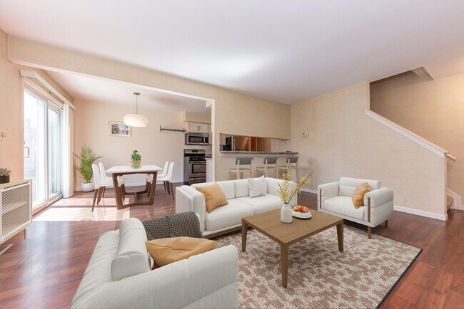 Building Photo - 2704 Glenbridge Ct