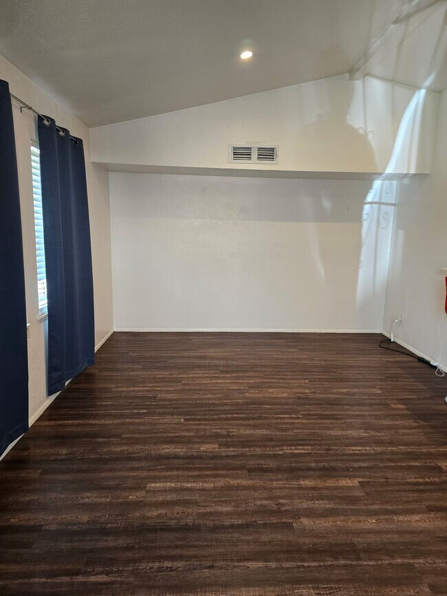 Living room - 7201 Pineberry Rd
