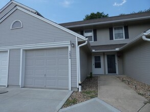 Building Photo - 5604 NW 66th Terrace