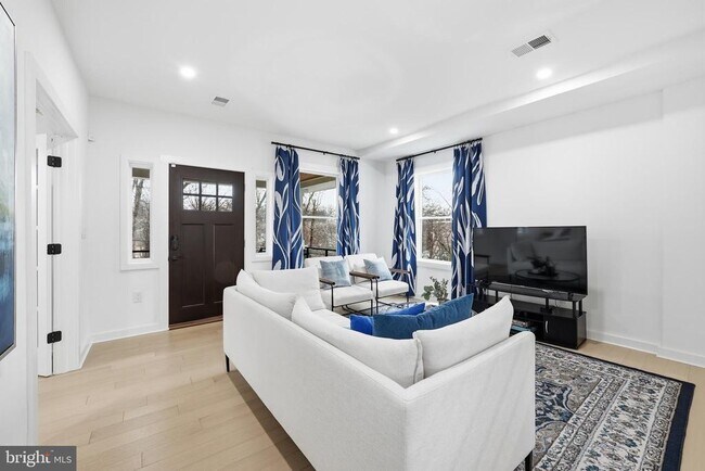 Foto del edificio - 2211 Franklin St NE