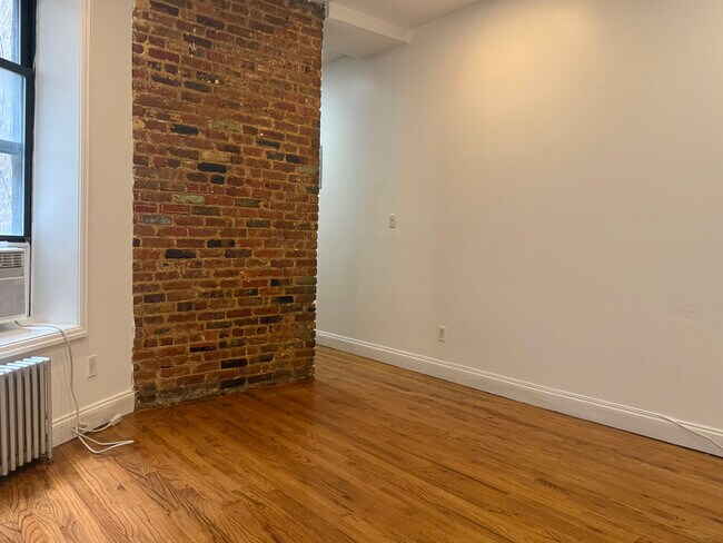 Foto del edificio - 215 E 4th St