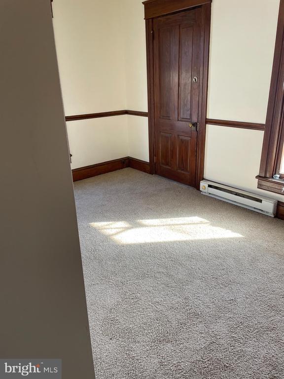 Building Photo - 648 N Mulberry St