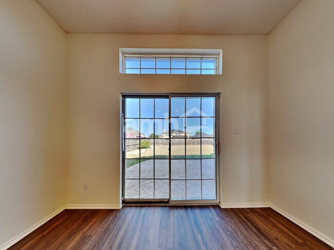 Building Photo - 7701 Longbow Ln