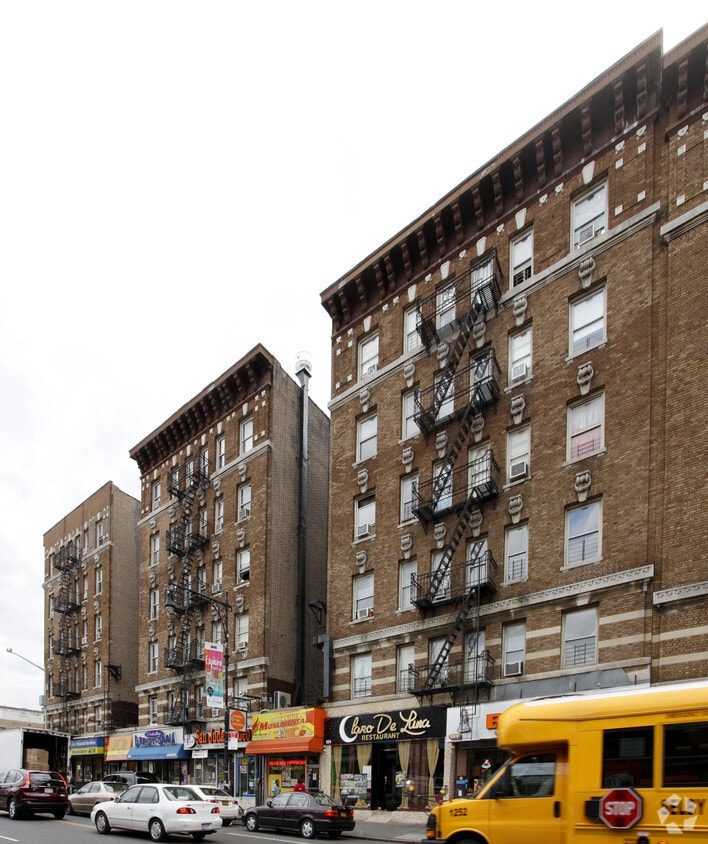 Building Photo - 130 Post Avenue