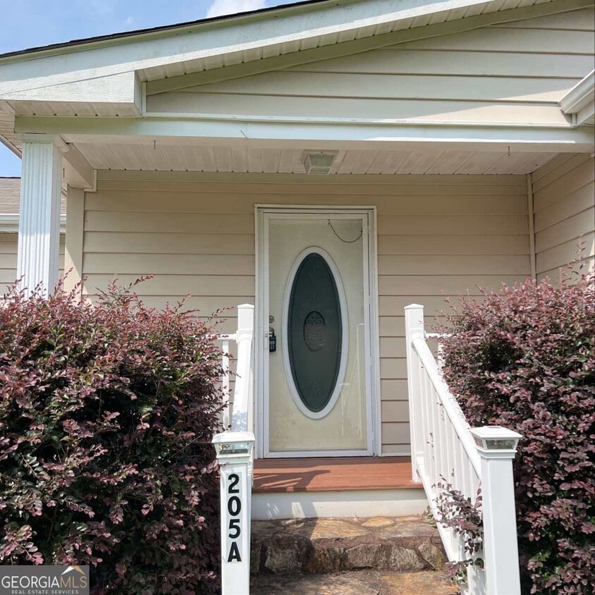 Building Photo - 205 Tom Fletcher Rd
